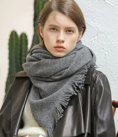 Silenziatore in cashmere con frange