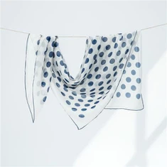 Accessorio da collo in seta da donna